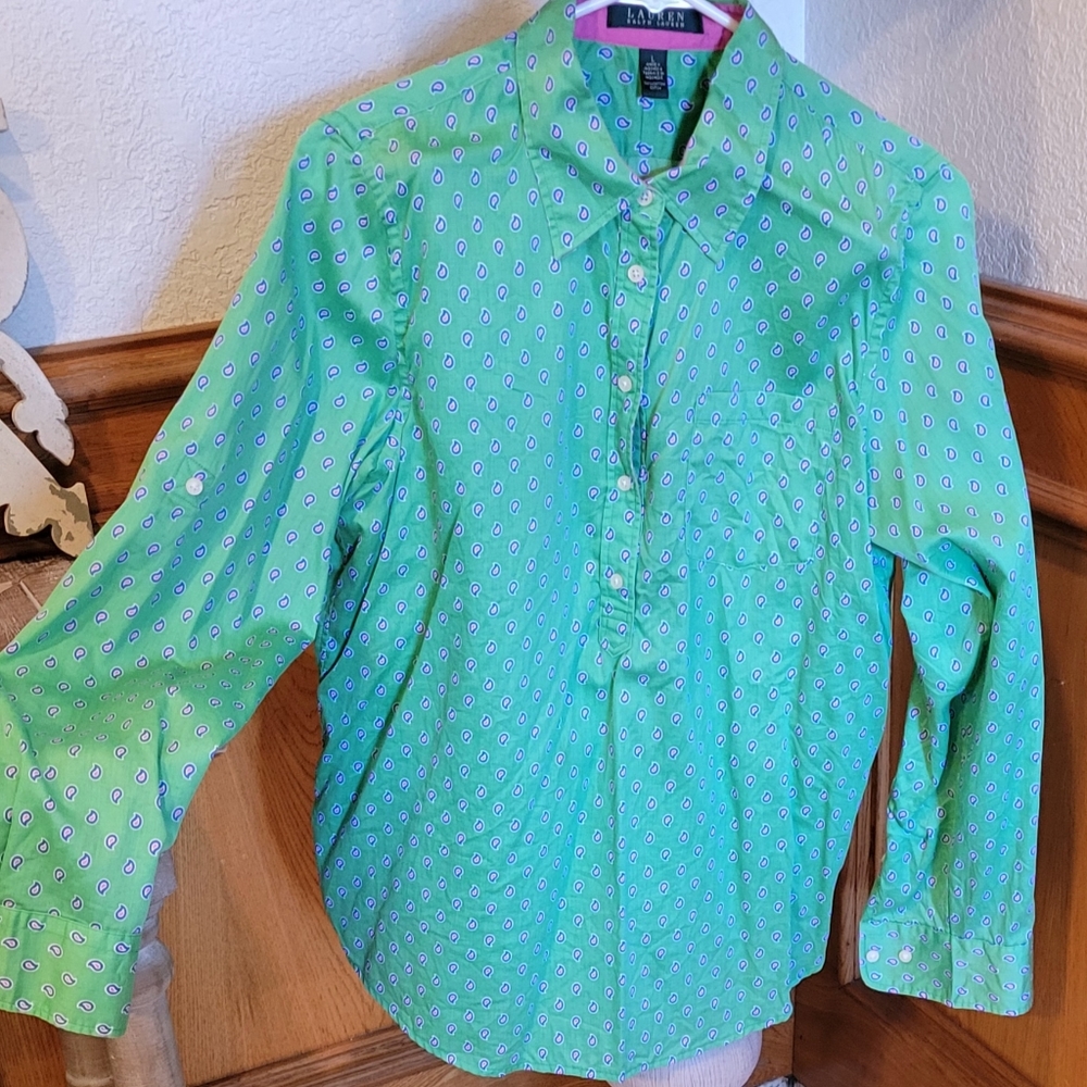 Long sleeve blouse.